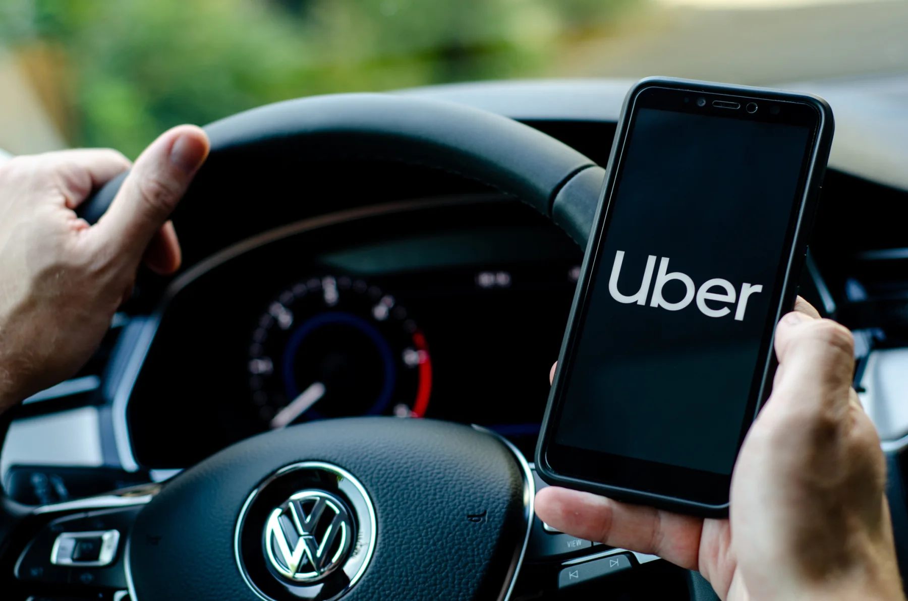 Uber, amendă GDPR de 825 de milioane de euro în Olanda pentru suspendarea conturilor unor șoferi