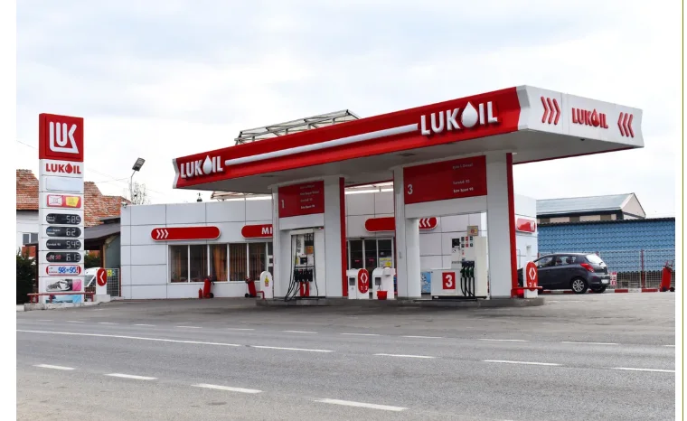 Motorina s-a ieftinit cu doar 17 bani după reducerea accizei. Diferența față de estimare ajunge la 68 de bani