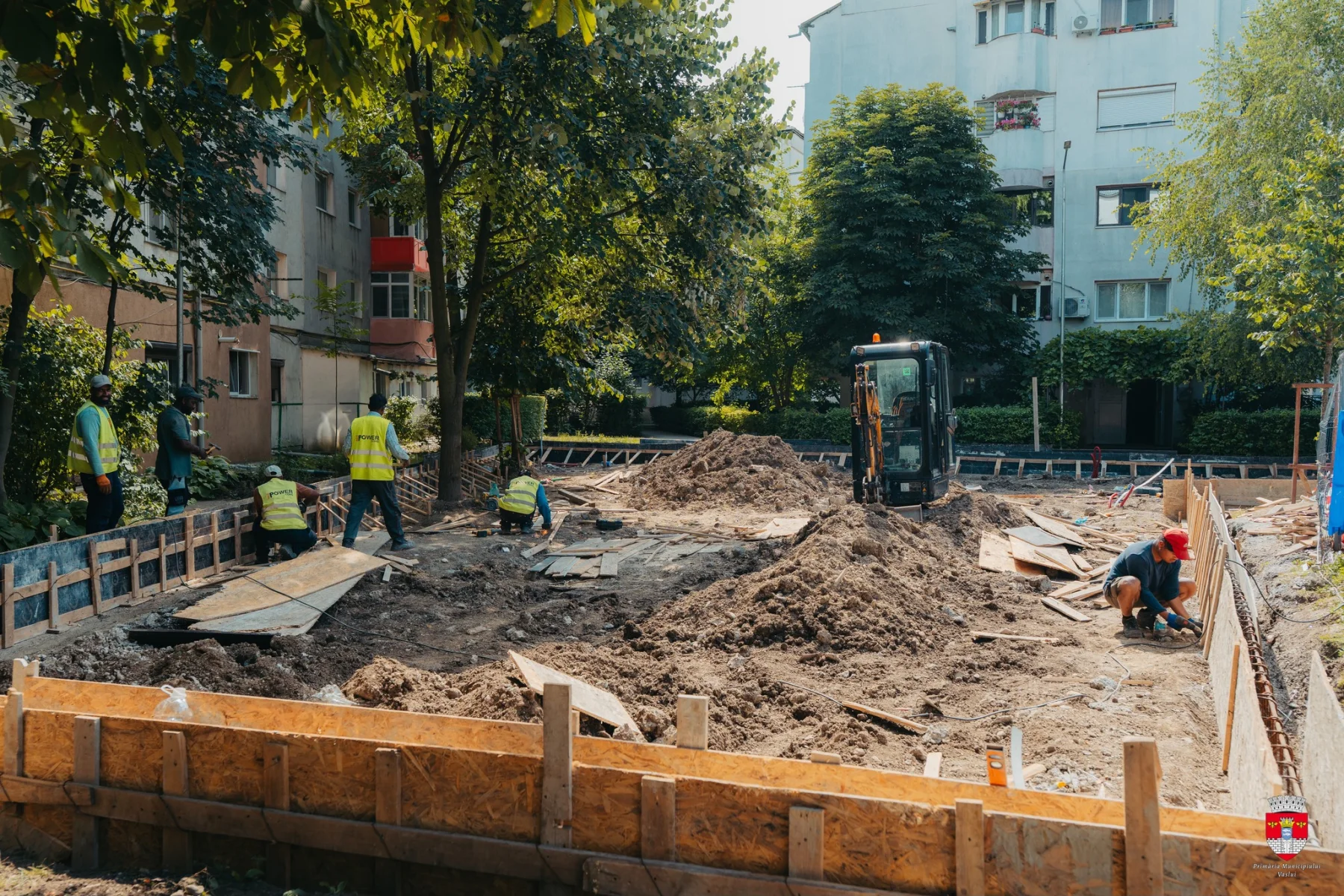 Platformă electronică pentru cursuri de calificare destinate zidarilor, dulgherilor, instalatorilor și operatorilor de utilaje