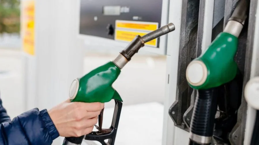 Carburanții au trecut de 10 lei. Cât costă acum un plin pentru șoferii vasluieni